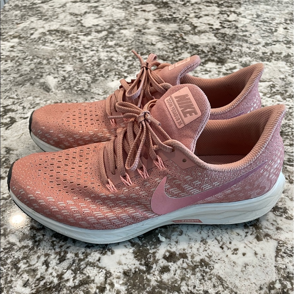 Nike Women's Air Zoom Pegasus 35